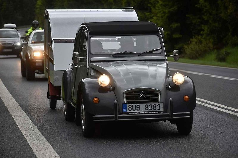 Ve Varnsdorfu se potkali majitelé několika desítek automobilových veteránů.