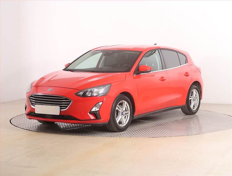Ford Focus (2021) 1.0 EcoBoost, Navi, Tempomat - fotka 2 z 19