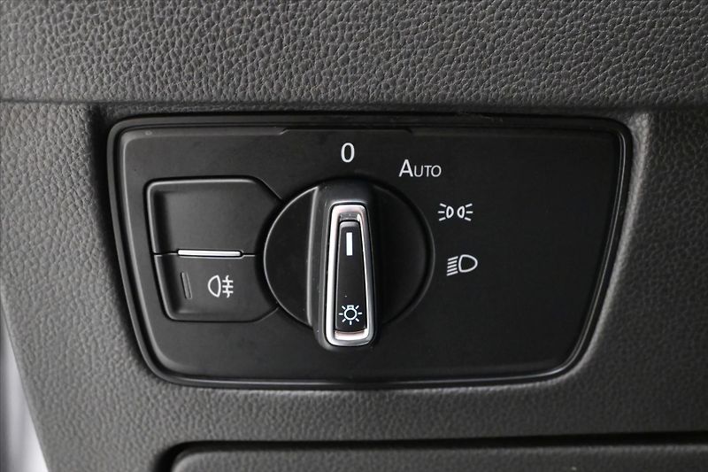 Volkswagen Passat 1,5 TSI 110 kW Business Záruka - fotka 26 z 31
