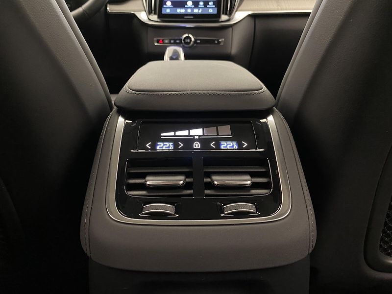 Volvo XC90 T8 AWD RECHARGE BRIGHT PLUS 7m - fotka 33 z 67