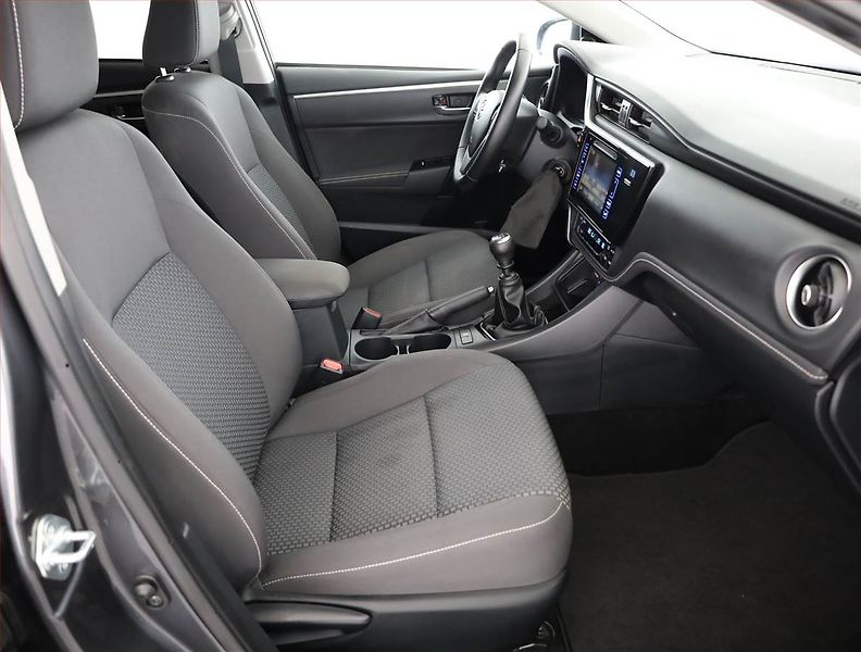 Toyota Corolla (2018) 1.6 Valvematic, Serv.kniha - fotka 7 z 17