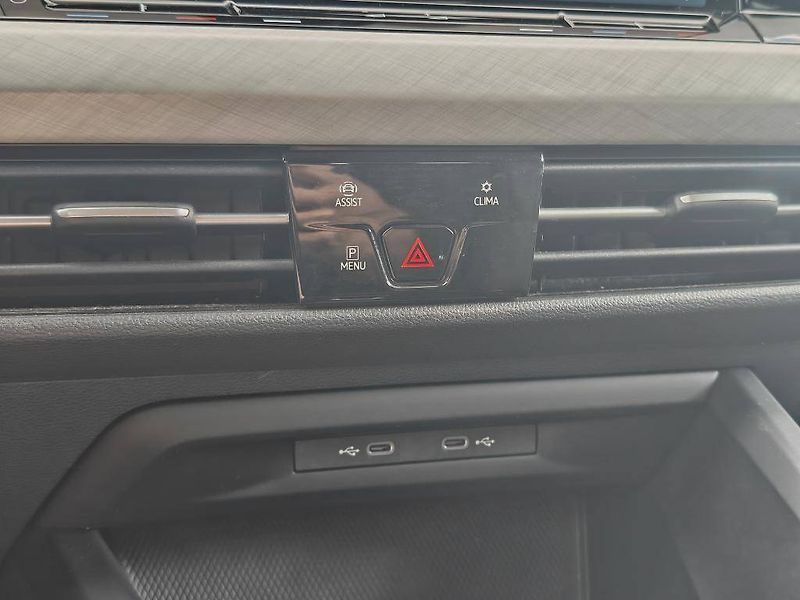 Volkswagen Golf Life 7DSG 1,5 eTSI - fotka 17 z 22