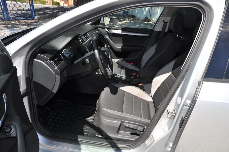 Škoda Octavia III 2.0TDi 110kW KOMBI Automat - fotka 6 z 23