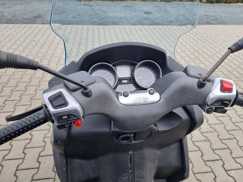Piaggio MP3 400 LT (2010) - fotka 18 z 19