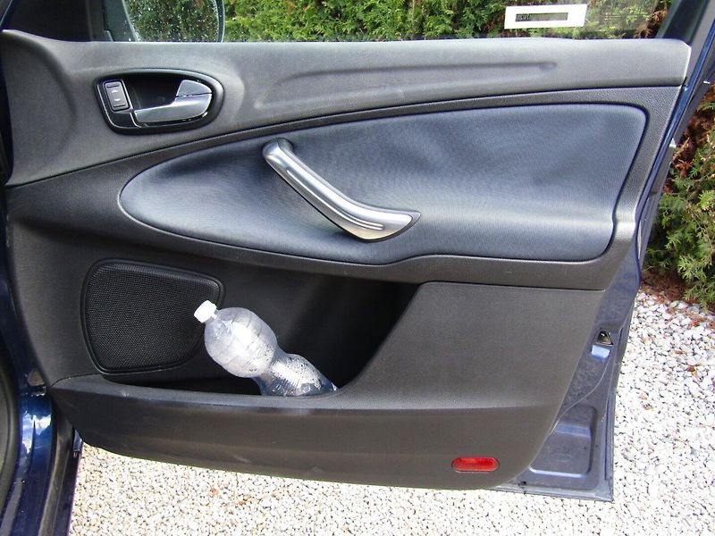 Ford Galaxy (2007) 2.0 TDCi 96kW - fotka 26 z 34