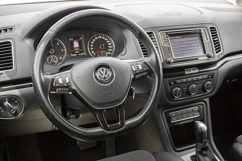 Volkswagen Sharan Highline - fotka 23 z 26