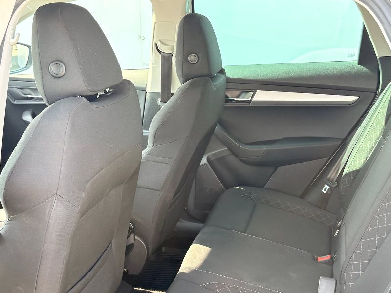 Škoda Karoq (2019) 1.6 TDI / 85kW / AMBITION - fotka 23 z 32