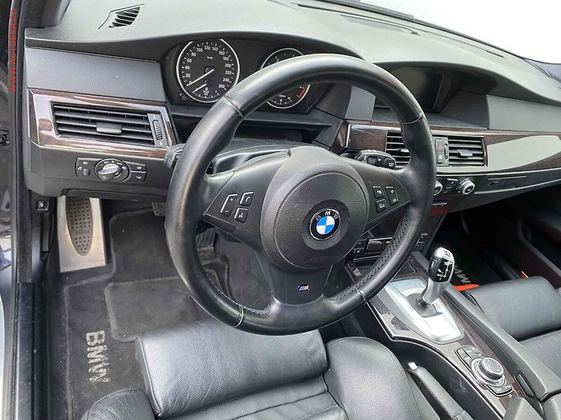 BMW Řada 5 (2009) 3.0d 525 xDrive, ČR, AT - fotka 13 z 19