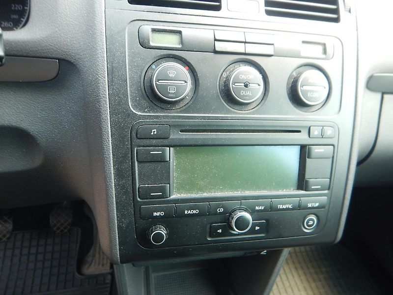 Volkswagen Touran 1.9 TDI, 7 MÍST, TAŽNÉ - fotka 24 z 33