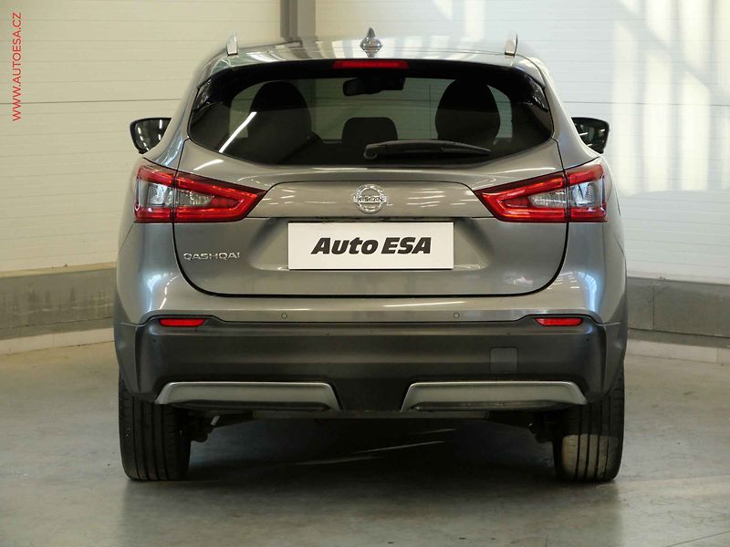 Nissan Qashqai (2017) 1.6dCi, ČR, Tekna, AT, panor - fotka 5 z 23