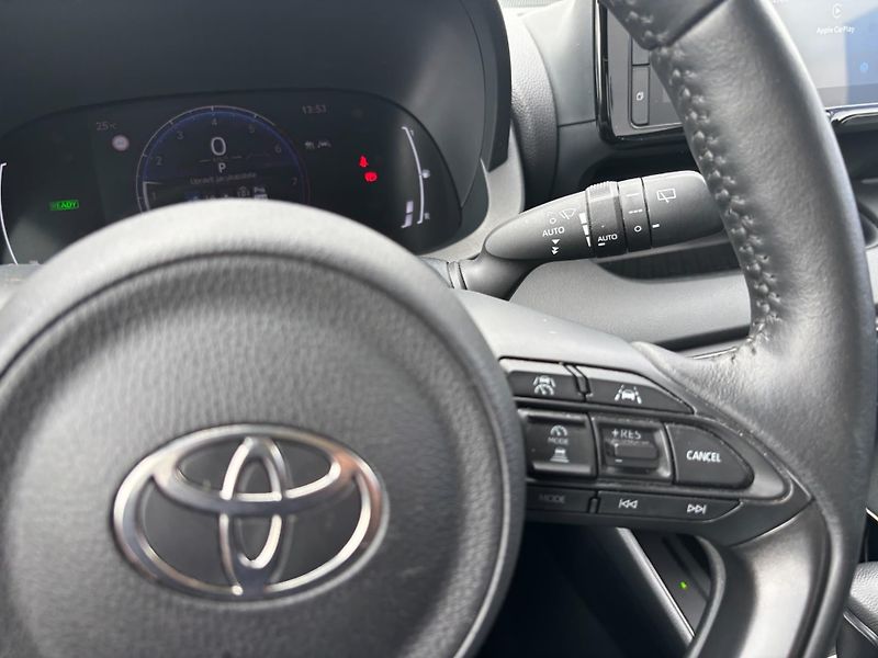 Toyota Yaris 1.5 HSD e-CVT Style - fotka 17 z 27