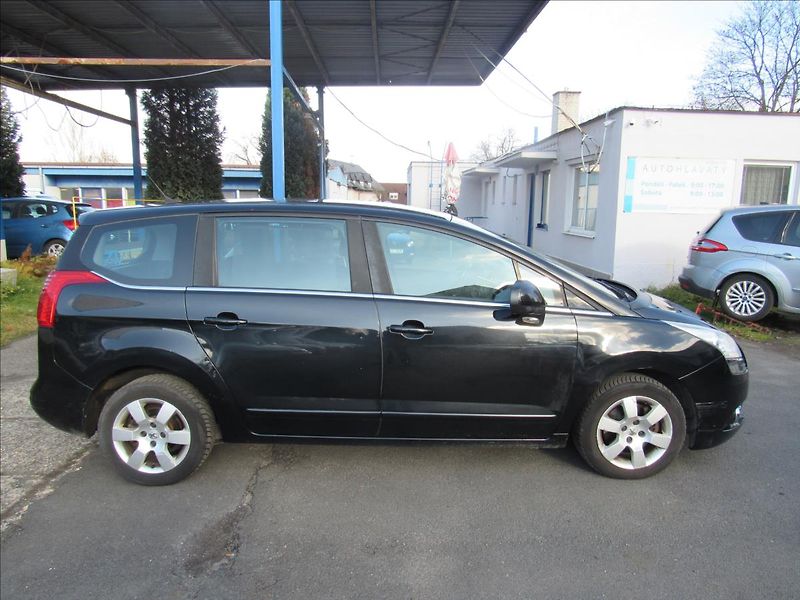 Peugeot 5008 2,0 HDi 110kW - fotka 8 z 23