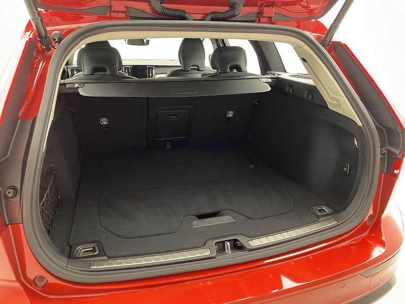 Volvo V60 B4 DARK PLUS AUT CZ - fotka 5 z 50