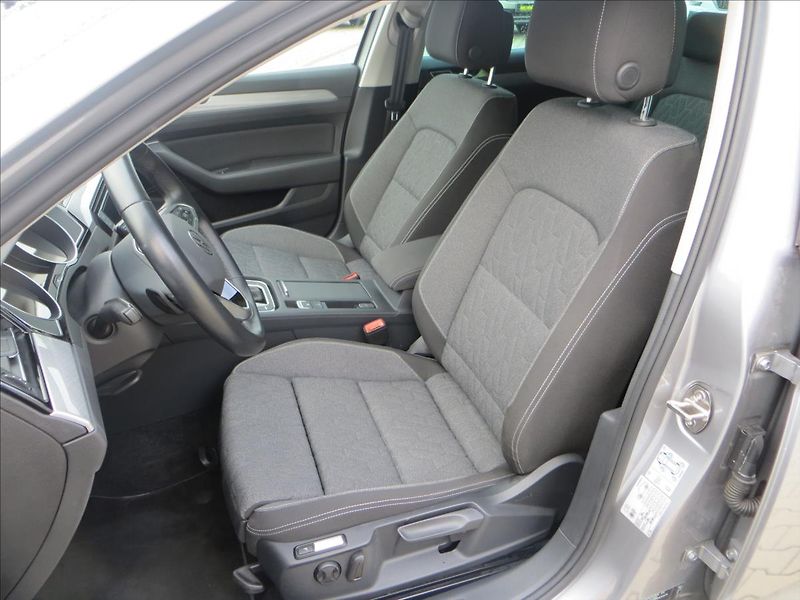 Volkswagen Passat 2,0 TDI 110kW Business DSG ČR - fotka 14 z 28