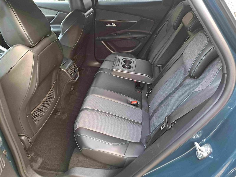 Peugeot 3008 (2021) 1,2 PT ALLURE 18ALU kameraNAVI - fotka 11 z 27