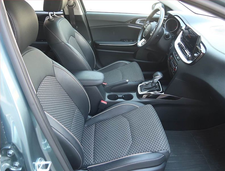 Kia Ceed (2025) 1.5 T-GDI - fotka 9 z 20