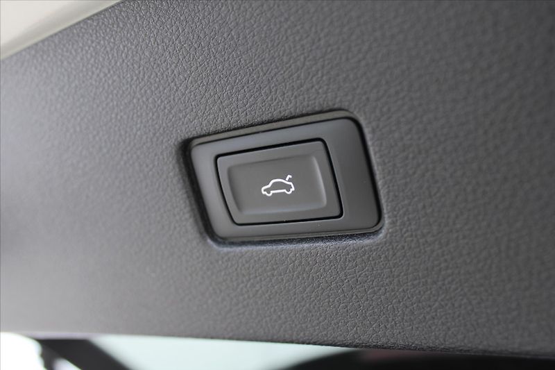 Audi Q8 55TFSi 250kW QUATTRO S-LINE ČR - fotka 28 z 31