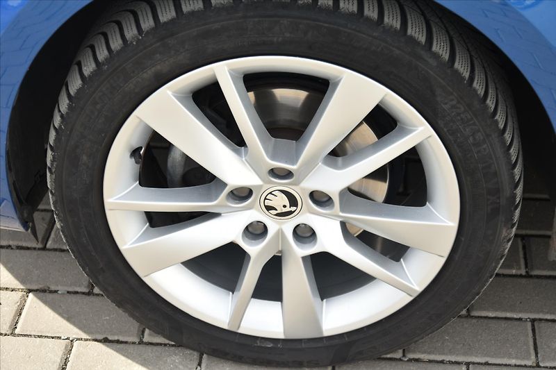 Škoda Octavia 2.0TDI 110kW STYLE+ SERV.KNIHA - fotka 9 z 30