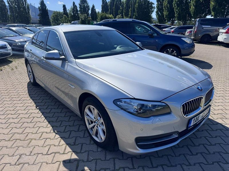 BMW Řada 5 (2014) XDRIVE 520D 2,0 140 KW 2. MAJ - fotka 6 z 47