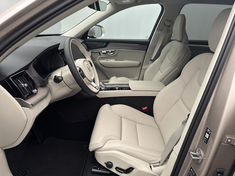 Volvo XC90 (2026) B5 AWD AUT BRIGHT PLUS 7míst - fotka 3 z 32