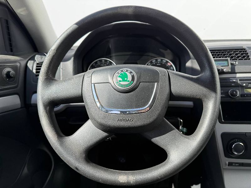 Škoda Octavia (2012) 1.6 TDI 77 kW Ambiente - fotka 10 z 20