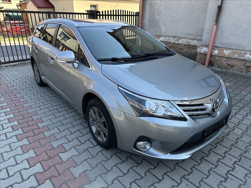 Toyota Avensis 1,8 TAŽNÉ - fotografie inzerátu