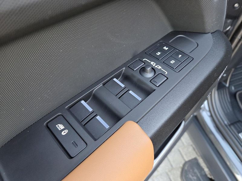 Land Rover Defender 110 P575 CARPATHIAN-MAXvýbava - fotka 16 z 49