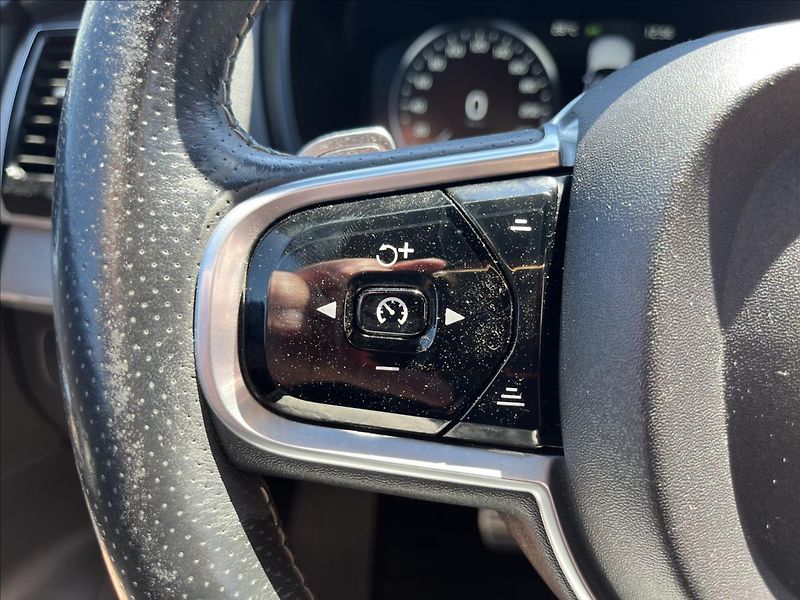 Volvo XC90 2,0 D5 R-DESIGN AWD SERVIS DPH - fotka 22 z 54