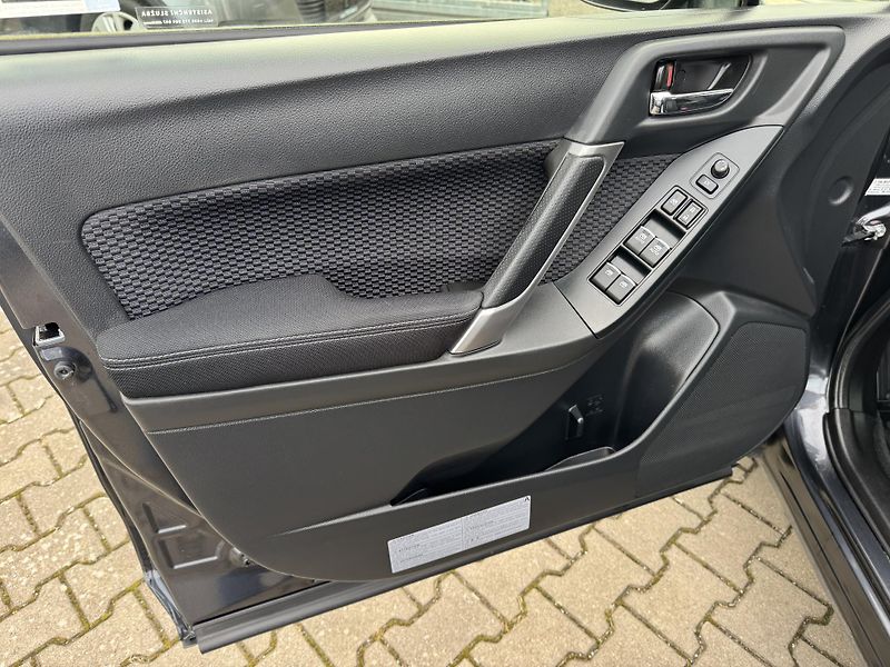 Subaru Forester 2,0i A/T COMFORT, ČR, 1.MAJ. - fotka 7 z 30