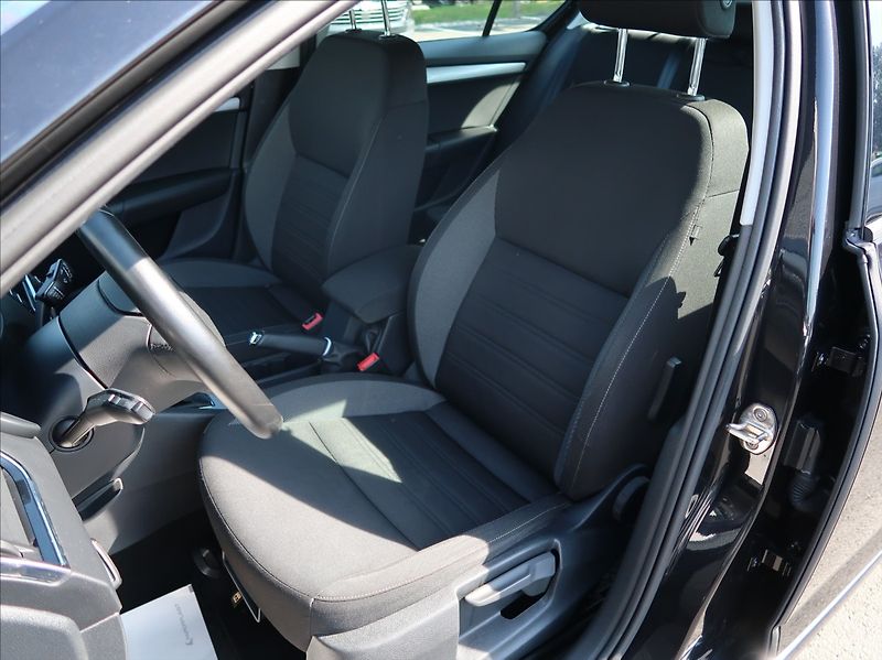 Škoda Octavia 1,6 TDi,85kW,1majČR,tempomat - fotka 10 z 24