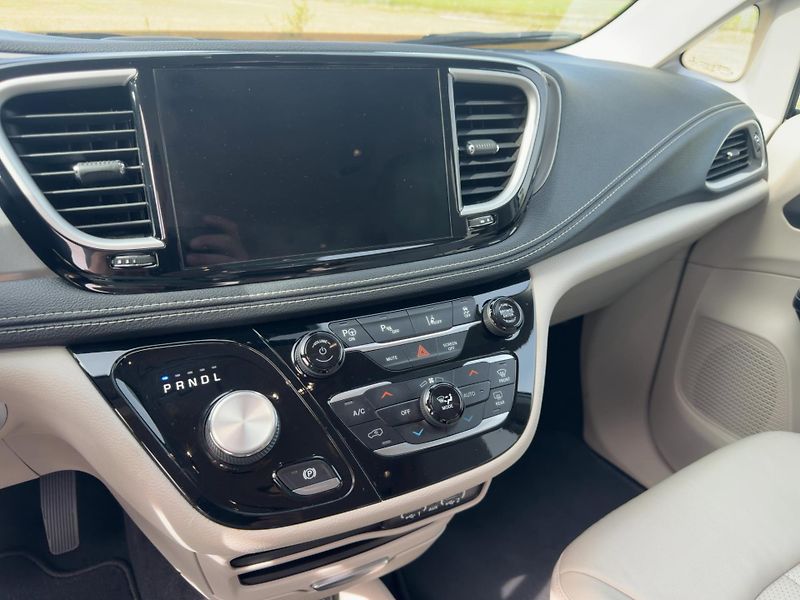 Chrysler Pacifica (2021) 3,6 Hybrid Plug Radar 360 2021 - fotka 17 z 19