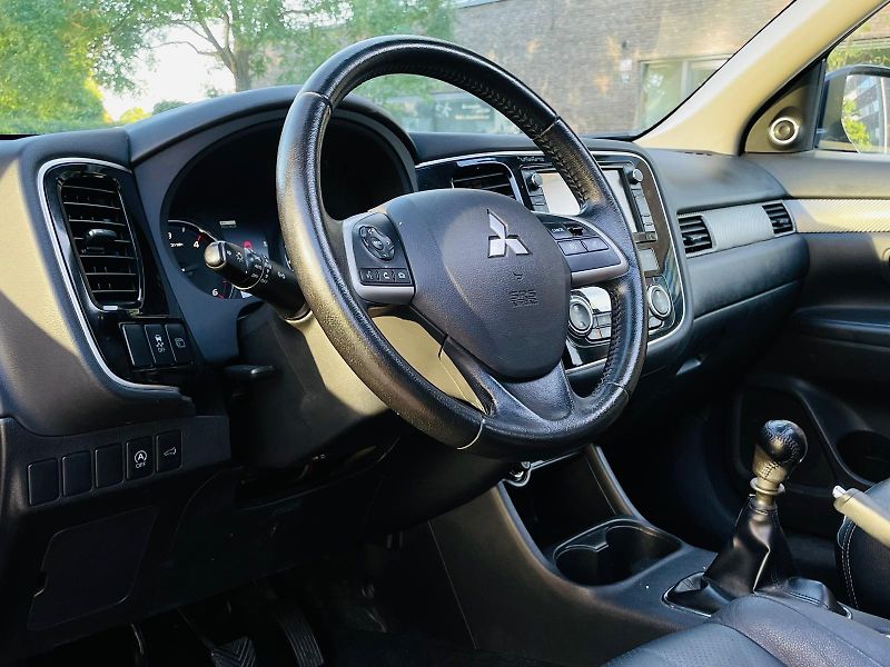 Mitsubishi Outlander 2.2D 4x4 7MÍST KAMERA SERVISKA - fotka 27 z 50