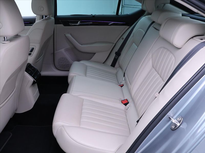 Škoda Superb 2,0 TSI 200kW L&K 4x4 DSG CZ - fotka 13 z 44