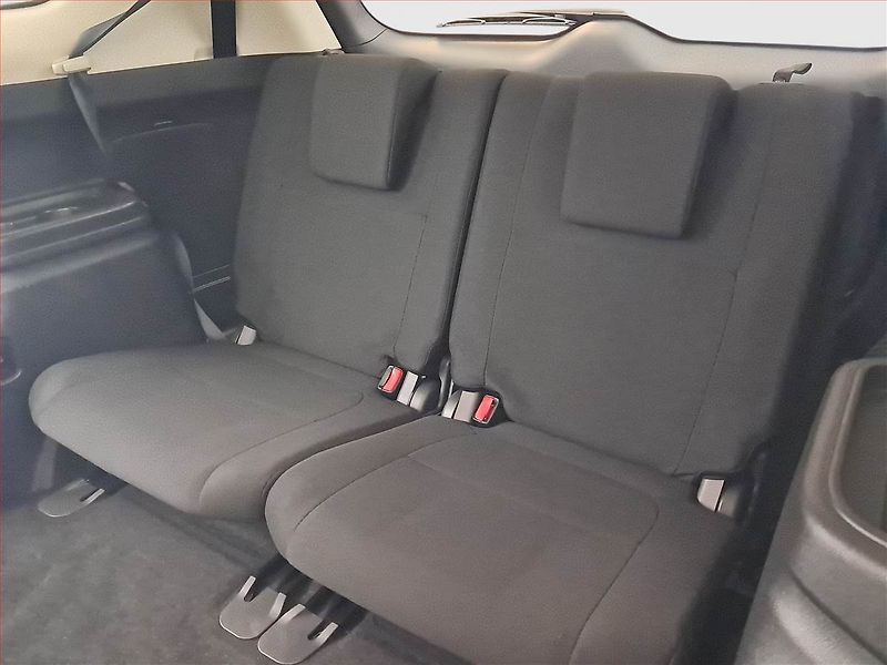 Mitsubishi Outlander (2016) 2.2 DI-D, 4X4, 7 míst, ČR - fotka 19 z 20