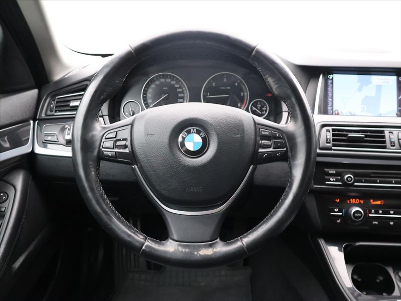 BMW Řada 5 2.0 520d 135kW Aut. Xenon Navi - fotka 18 z 34