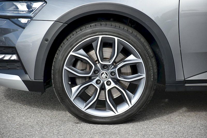 Škoda Superb (2024) Scout 2.0 TSI 206kW 4x4 DSG - fotka 32 z 34