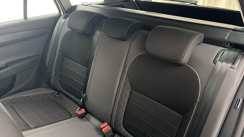 Škoda Fabia 1.0 TSI Ambition Combi - fotka 16 z 24