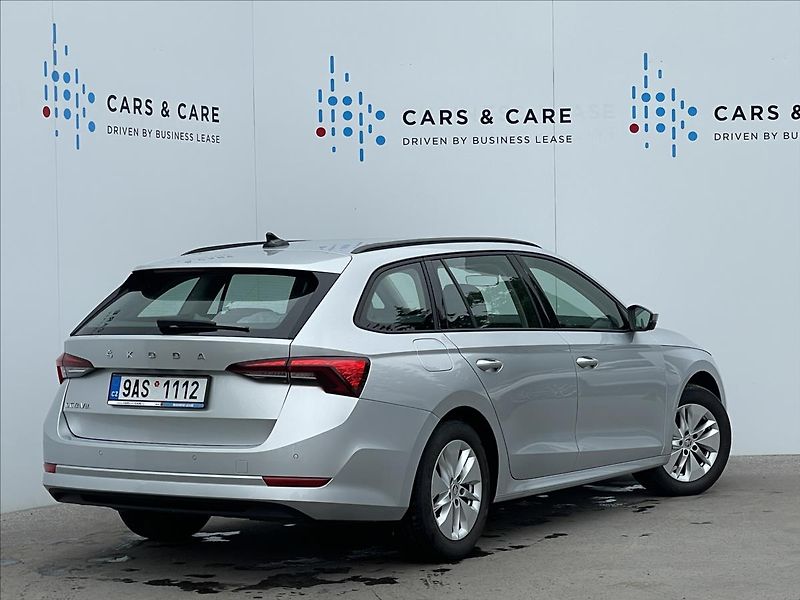 Škoda Octavia 2,0 TDI Combi Ambition Plus - fotka 3 z 23