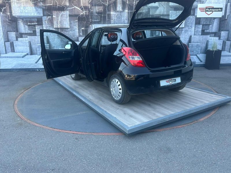 Hyundai i20 (2009) 1.2i, 57KW - fotka 9 z 20