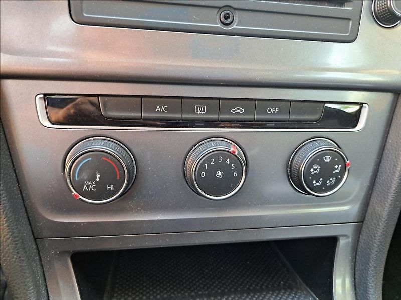 Volkswagen Golf 1,6 TDI Variant - fotka 20 z 45