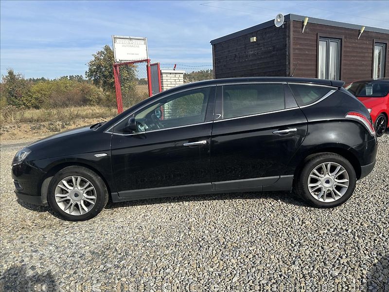 Lancia Delta 1,4 i 88kW DIGIKLIMA 6KVALT - fotka 8 z 21