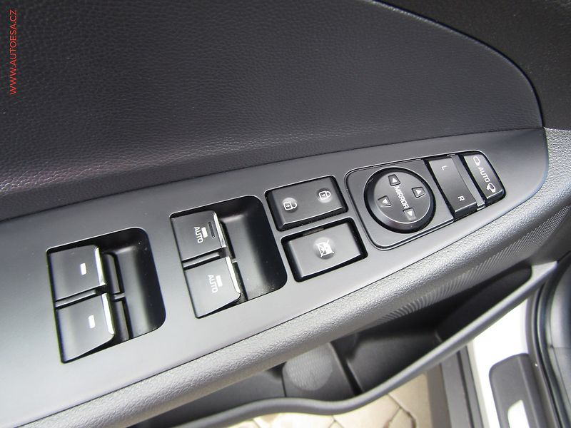 Hyundai Tucson (2020) 2.0 CRDi 4x4, 2.maj,ČR - fotka 12 z 26