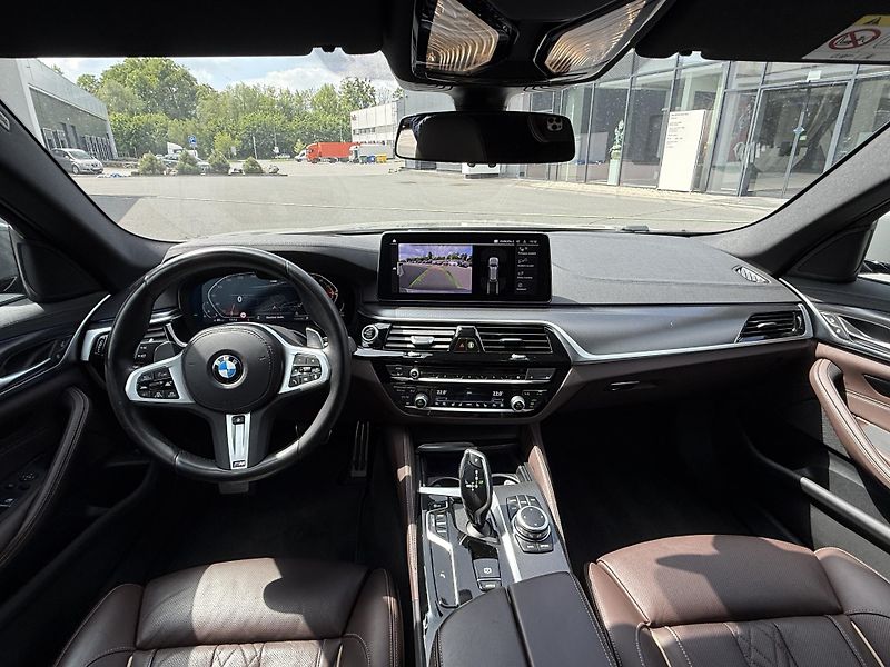BMW Řada 5 (2022) BMW 540i xDrive Touring Mpaket - fotka 8 z 19