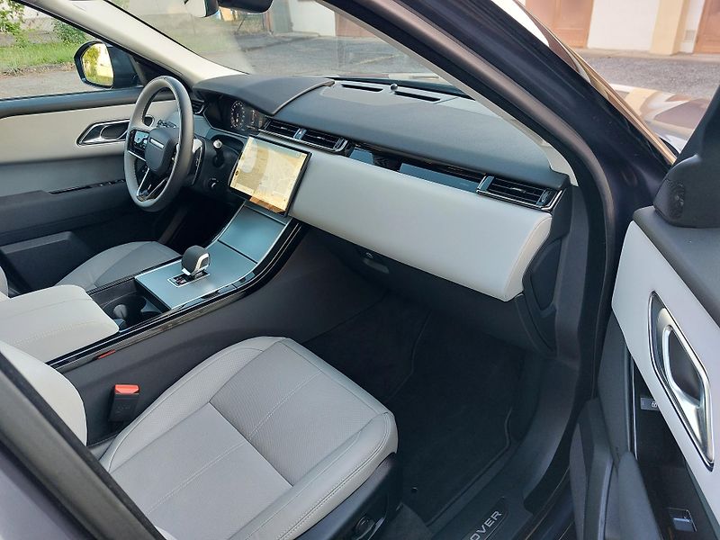 Land Rover Range Rover Velar (2024) 2,0 D200 S AWD - fotka 13 z 19