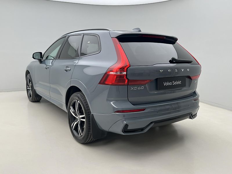 Volvo XC60 B4 AWD R-DESIGN AUT CZ - fotka 11 z 45