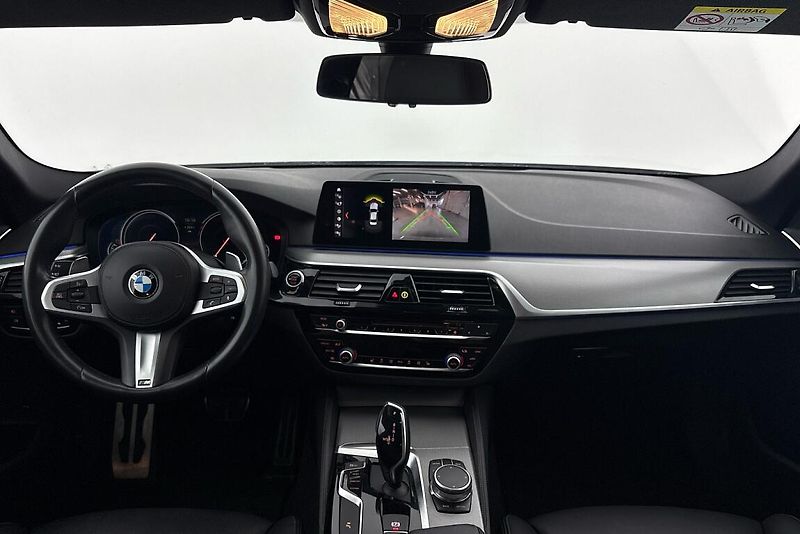 BMW Řada 5 520d xDrive Limousine - fotka 8 z 23