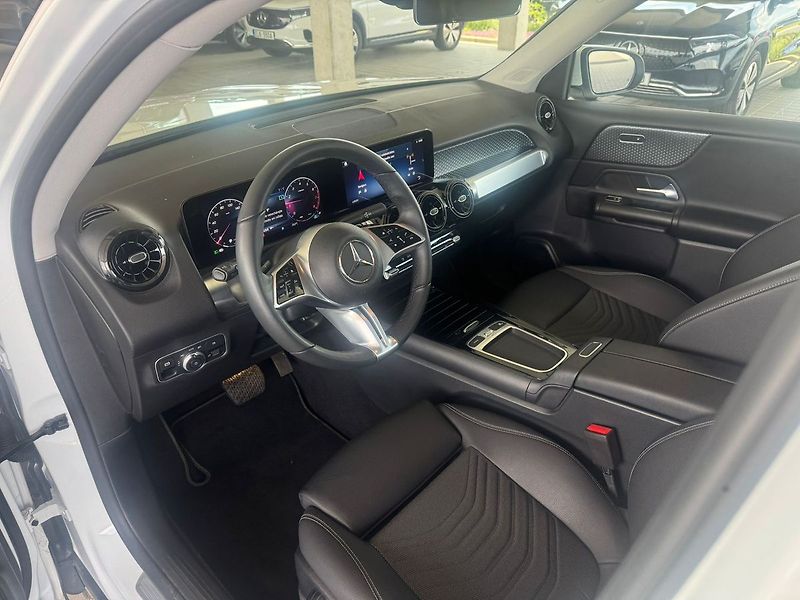 Mercedes-Benz GLB 220 4MATIC - fotka 12 z 20