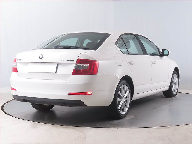 Škoda Octavia (2014) Ambition Plus 1.2 TSI - fotka 5 z 15
