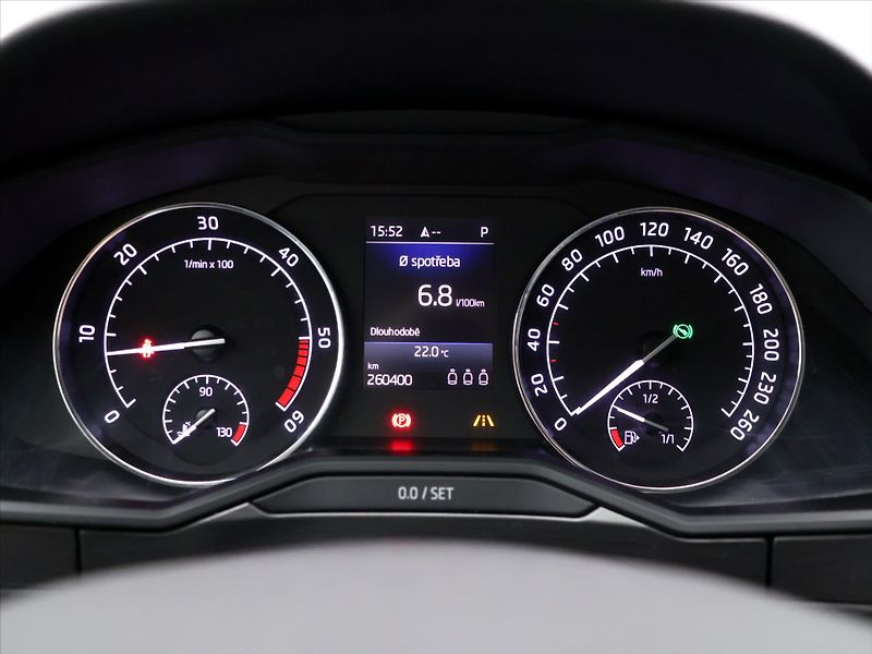 Škoda Superb 2,0 TDI 110kW CZ Style DSG - fotka 18 z 41