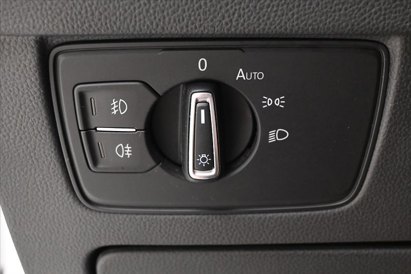 Volkswagen Passat 2,0 TDI 110kW DSG Business Zár - fotka 27 z 31